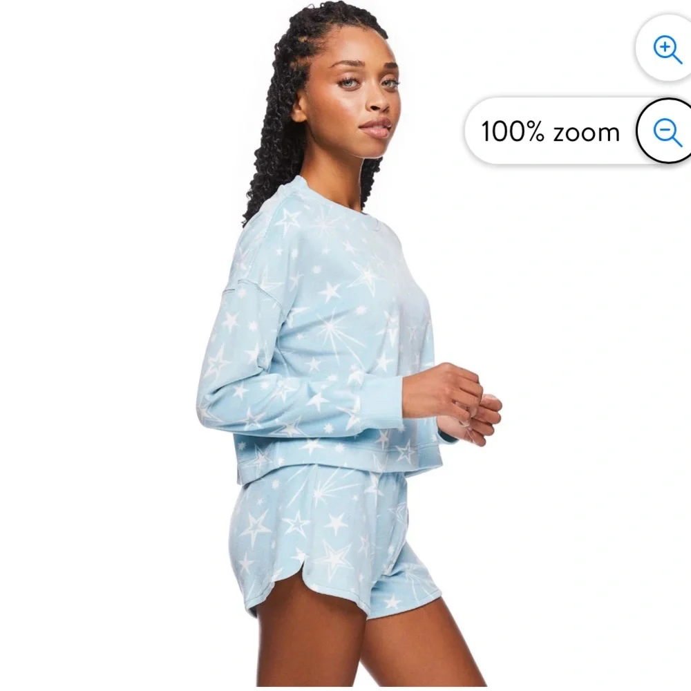No Boundaries Women's Velour Long Sleeve and Short 2-Piece Set NWT - Picture 2 of 6